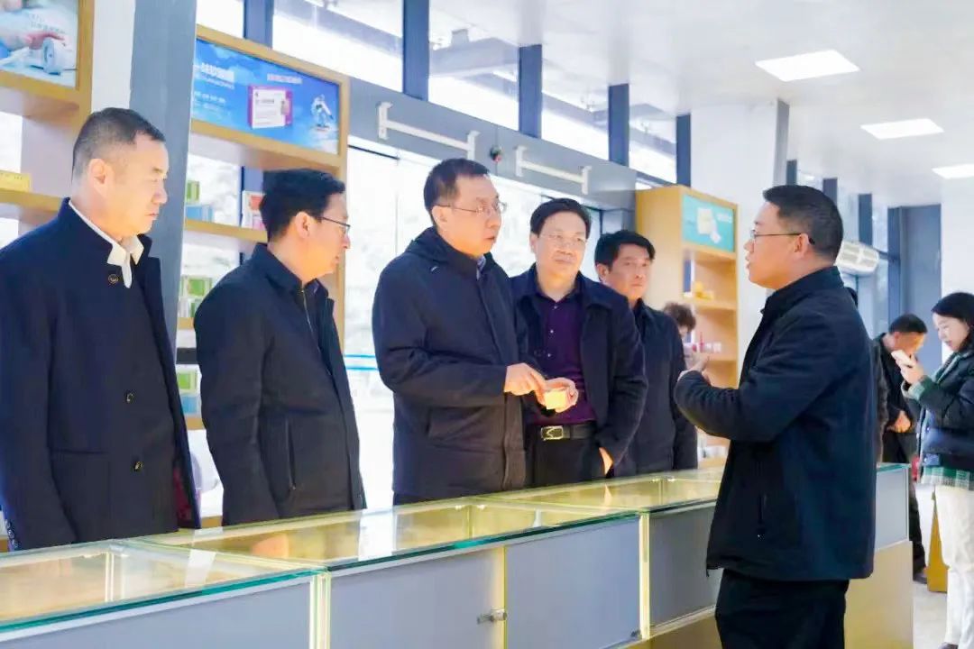 隴南中院院長萬建軍赴獨(dú)一味制藥調(diào)研指導(dǎo)