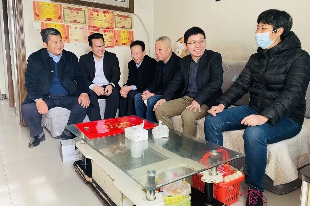 林楊林赴基層看望慰問(wèn)一線員工