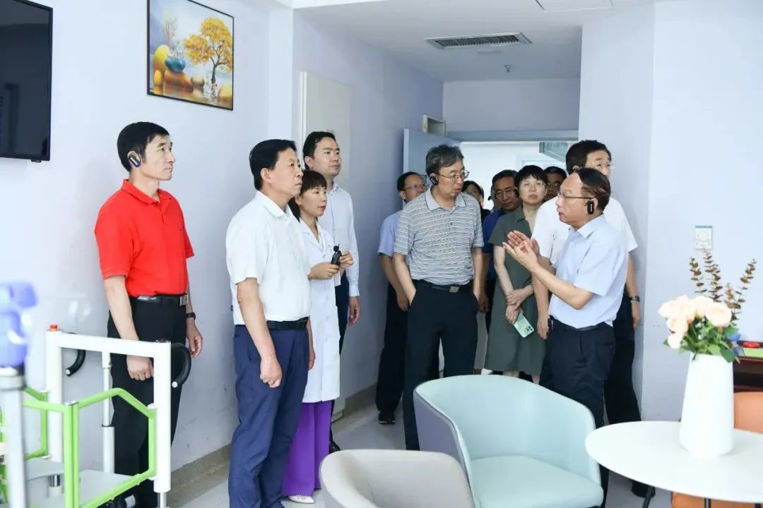 江蘇省政協(xié)副主席胡剛赴洛陽新里程醫(yī)院考察調研，高度評價醫(yī)院發(fā)展成績