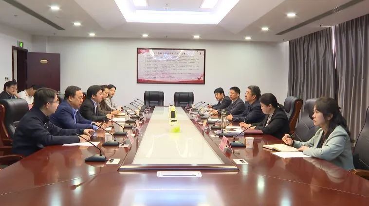河南省舞鋼市委書(shū)記朱志騫、市長(zhǎng)何卉與林楊林一行舉行工作會(huì)談